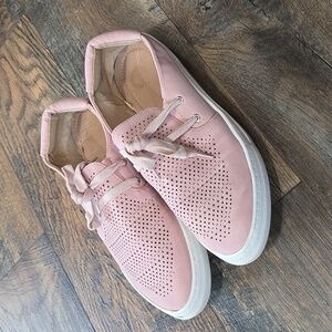 Journee Women's Pink Lace Up Sneakers